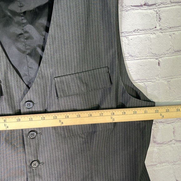 Kenneth Cole New York Men's Striped Dark Gray Vest. Size: XL - Picture 7 of 12
